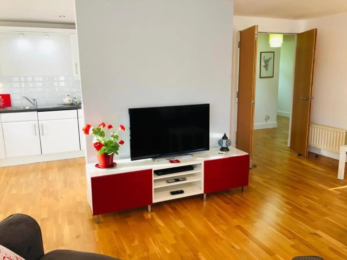 Remarkable 2 Bed Apartment In Edinburgh