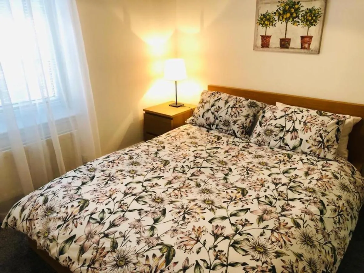 Remarkable 2 Bed Apartment In Edinburgh